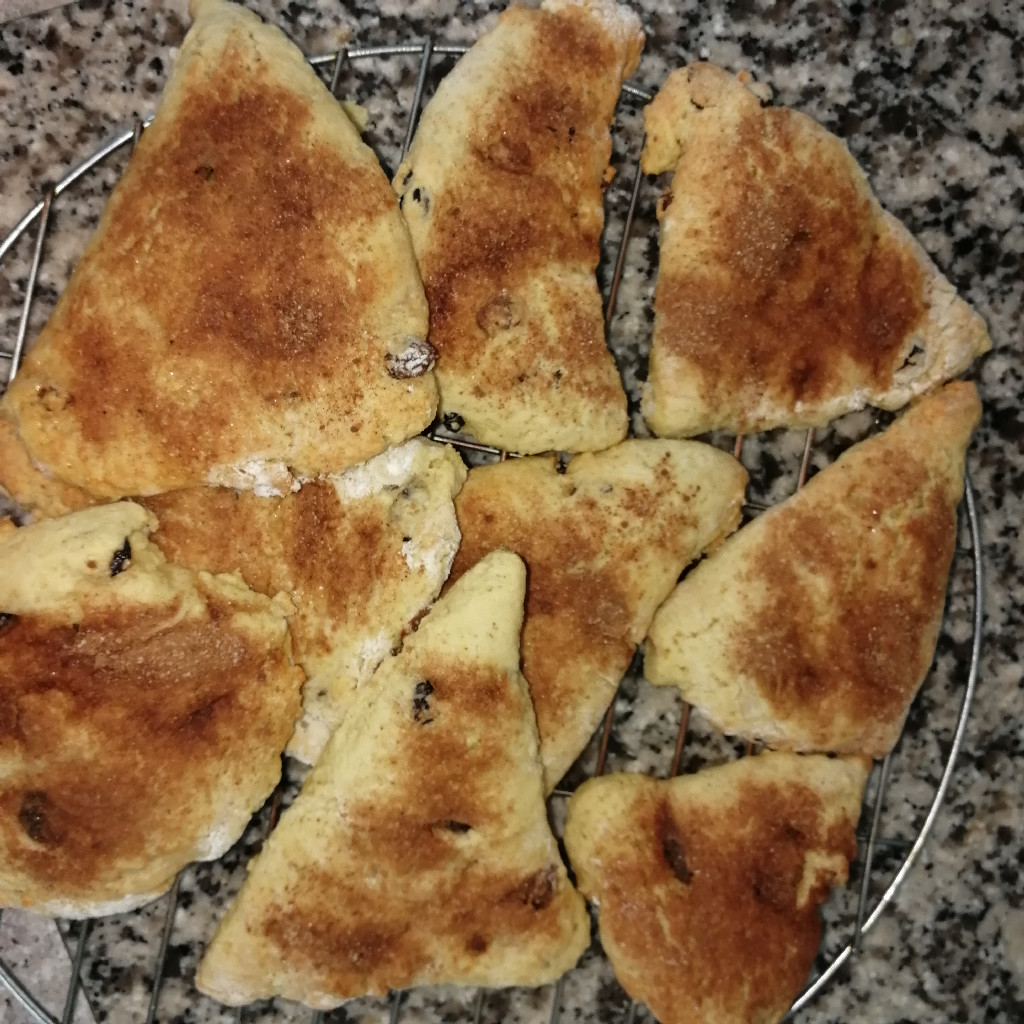 Scones with dried fruit