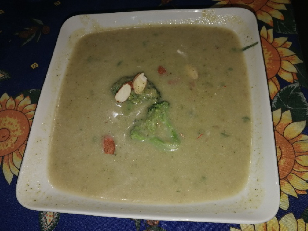 Broccoli almond soup